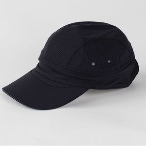 Lululemon Race to Place Hat in Black
